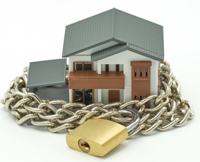 Ring fencing rental losses, picture of house with a chain and padlock around it