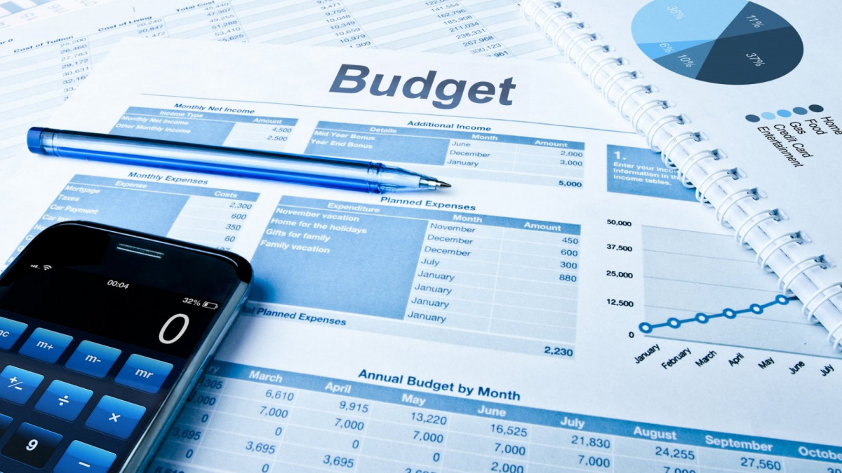 Using business budgets and cashflow forecasts